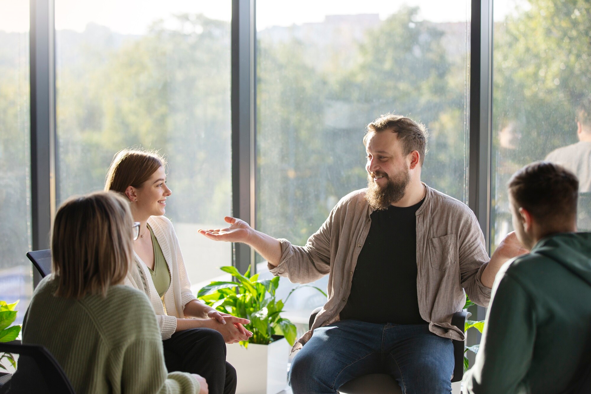 Comunicación asertiva durante una conversación de trabajo